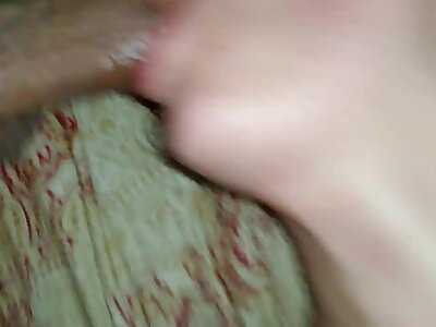 Halfnaakte mama speeltje neukt haar Poonany anal film
